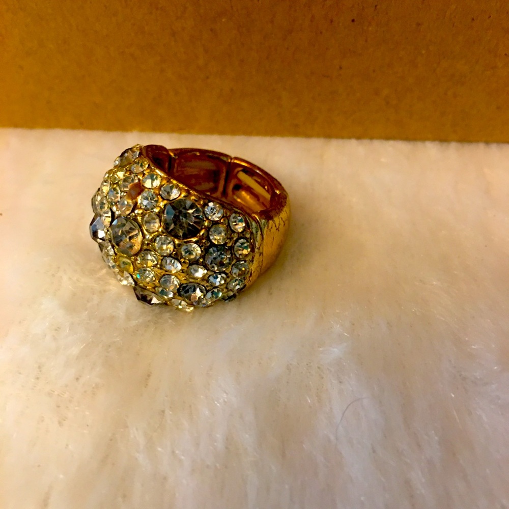 Sparkling white and blue stretch ring.